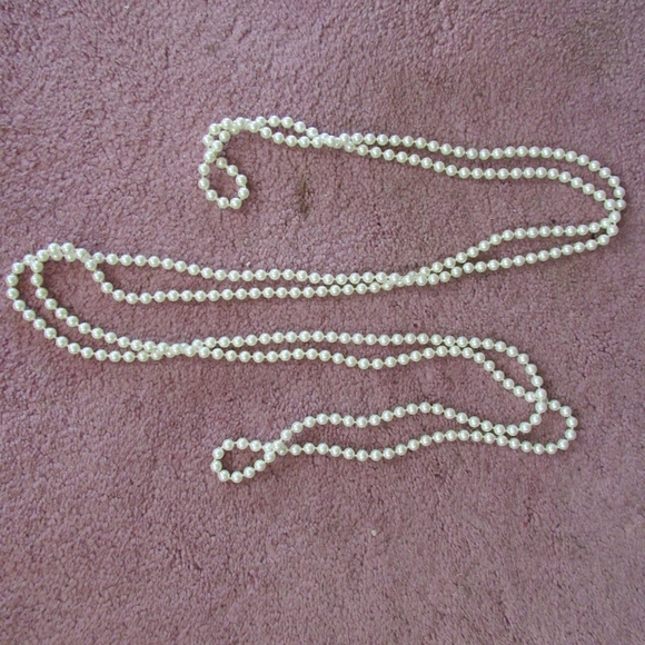 Vintage Faux Pearl Necklace - Picture 8 of 10